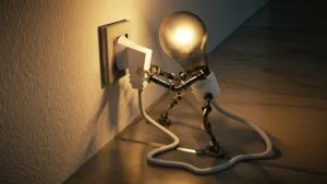 Consumo de luz freidora de aire. Foto bombilla