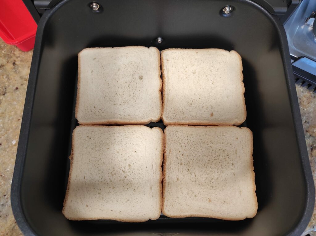 Foto de 4 rebanadas de pan de molde en Cosori 6.4 L